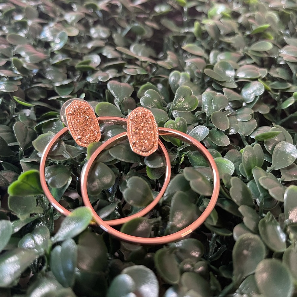 auth. kendra scott “mayra” earrings - rose gold drusy - rose gold